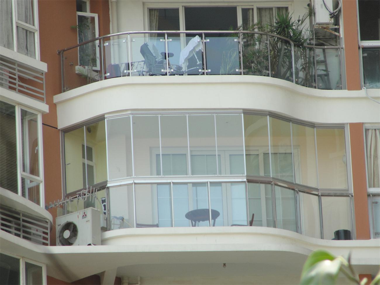 厦门会展片区金海豪园异型阳台无框窗实例